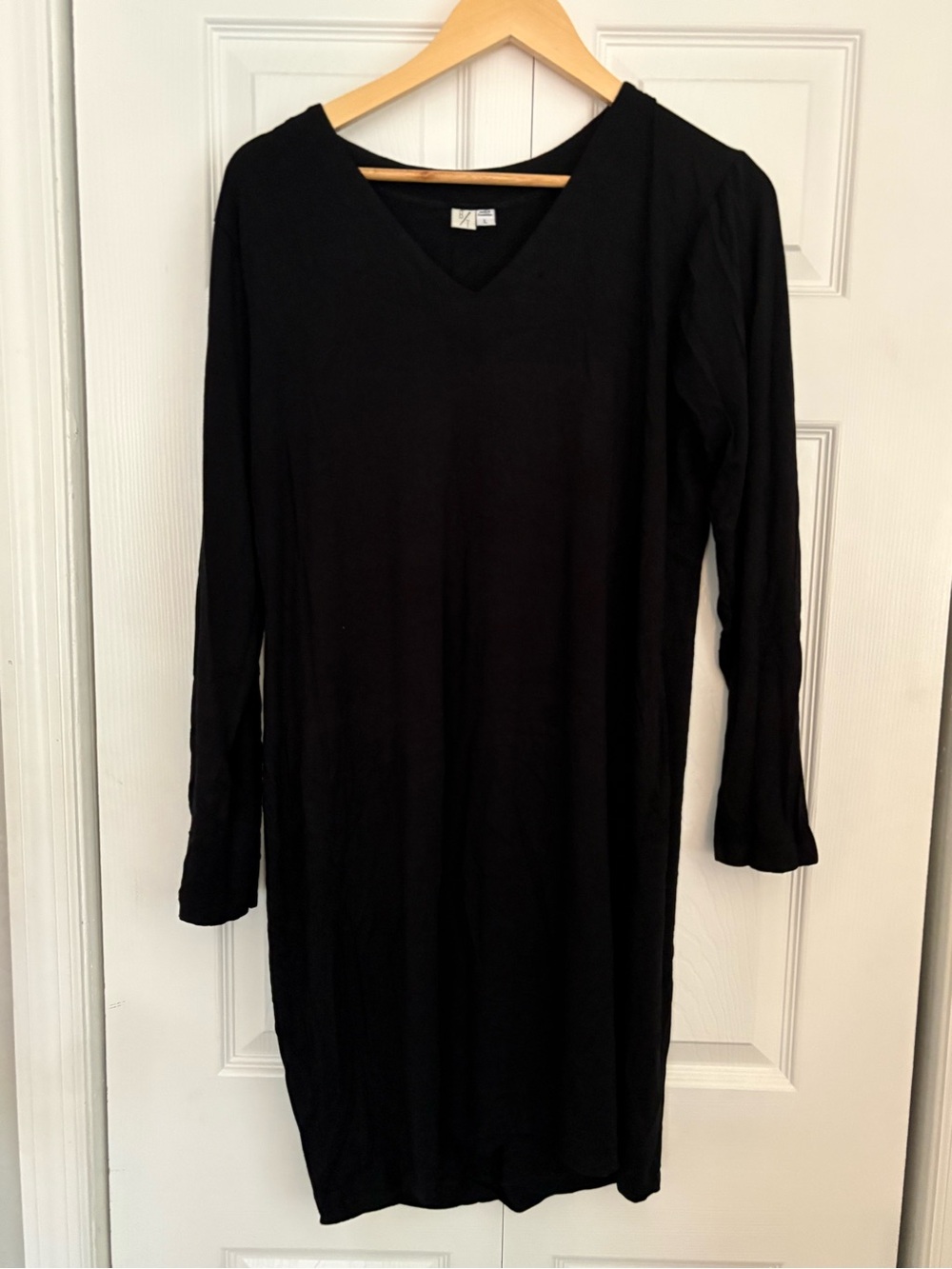 Women's Black V-Neck Long Sleeve Dress